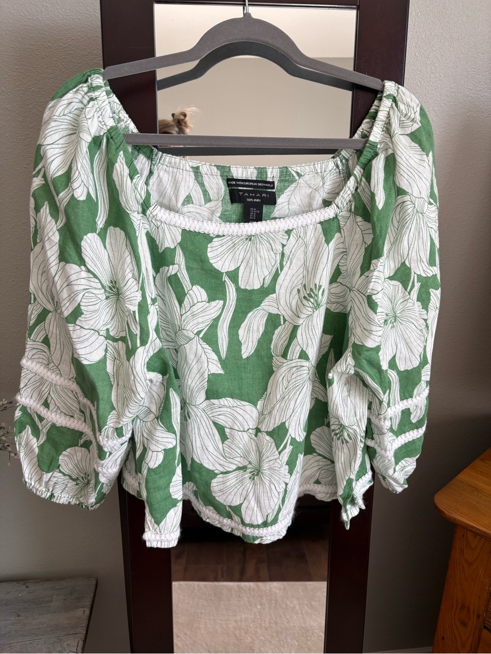 Like New Tahari linen top